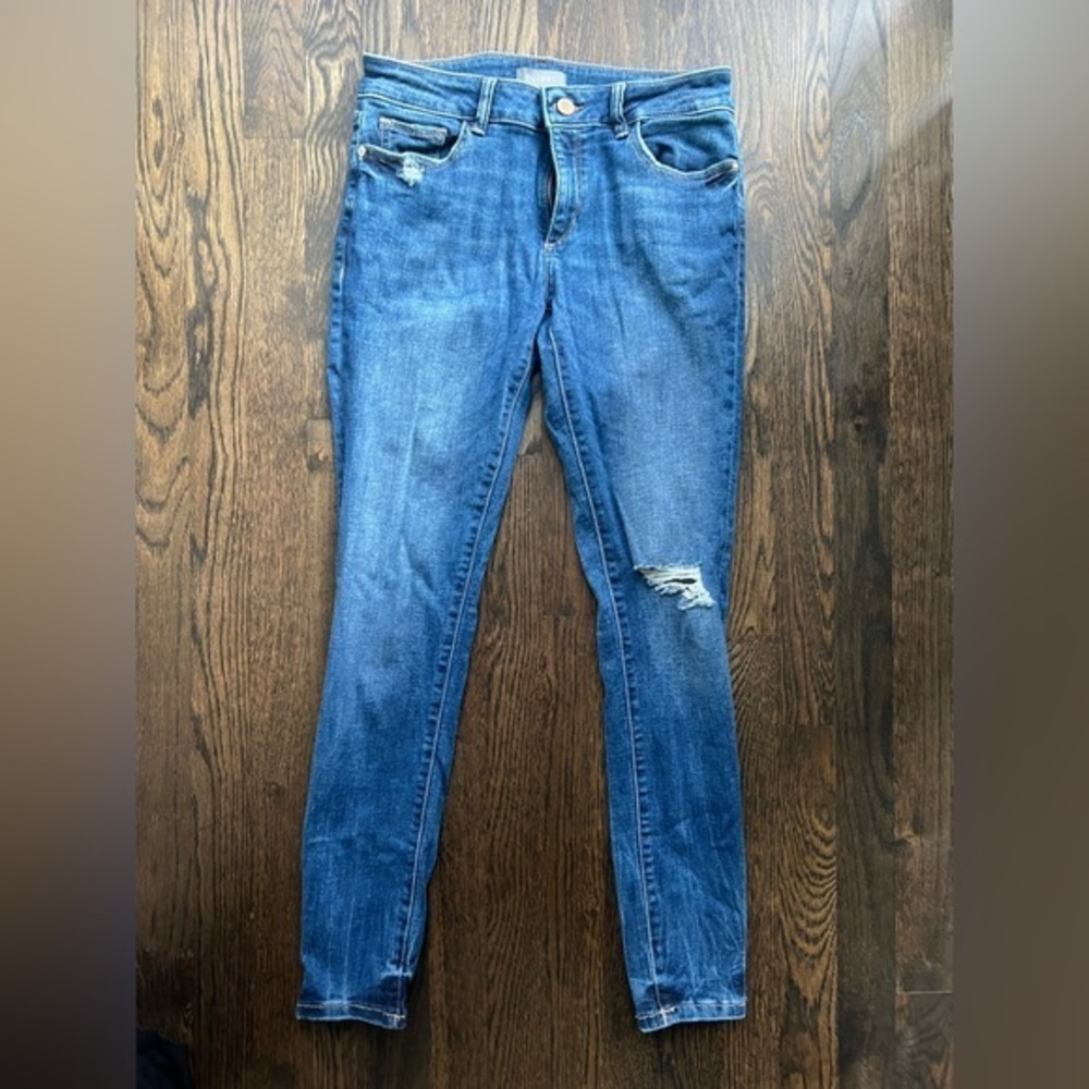 DL1961 Women’s Jeans Distressed Detail size 27 cropped ankle crop straight slim
